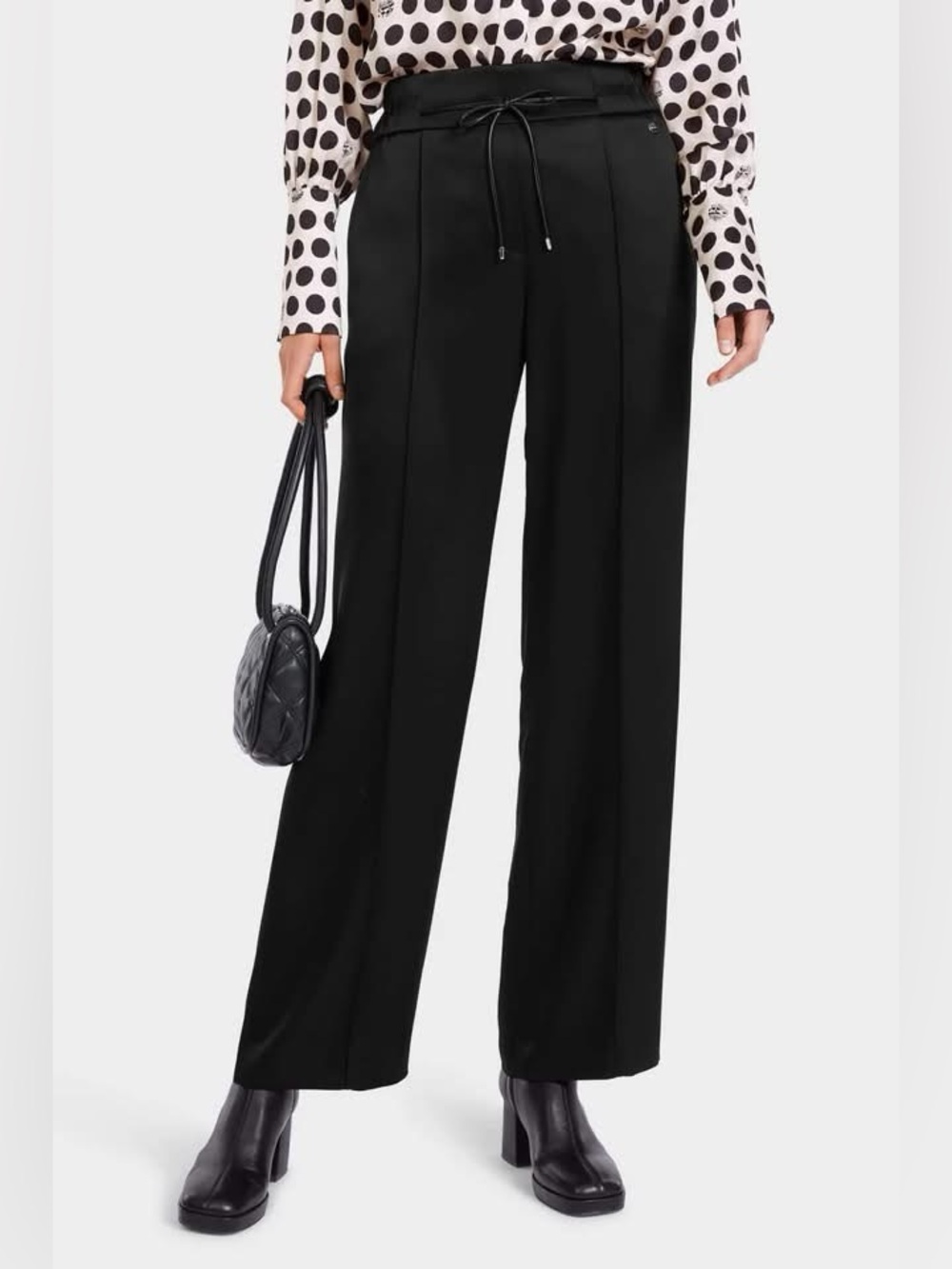 MARC CAIN - The Washington Wide fit Pant in Black - N3 = 6 US